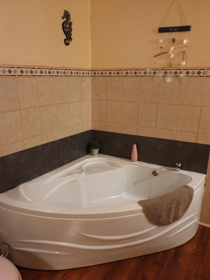 B&B Mirage Frecourt Экстерьер фото